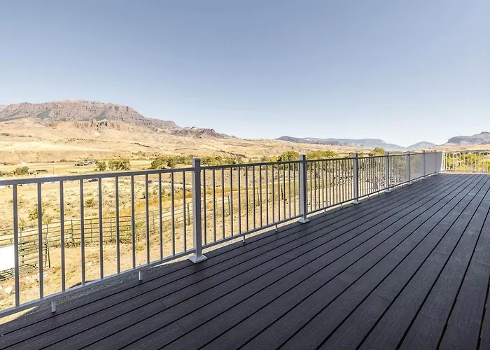 Dog-friendly With Panoramic Mountain Views In Wyoming