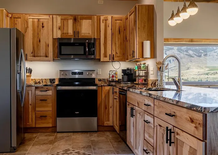 Dog-friendly With Panoramic Mountain Views In Wyoming