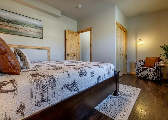 Dog-friendly With Panoramic Mountain Views In Wyoming