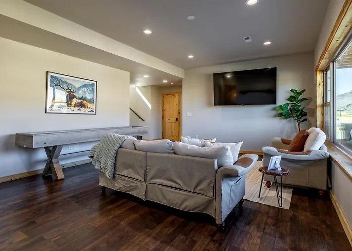 Dog-friendly With Panoramic Mountain Views In Wyoming Wapiti