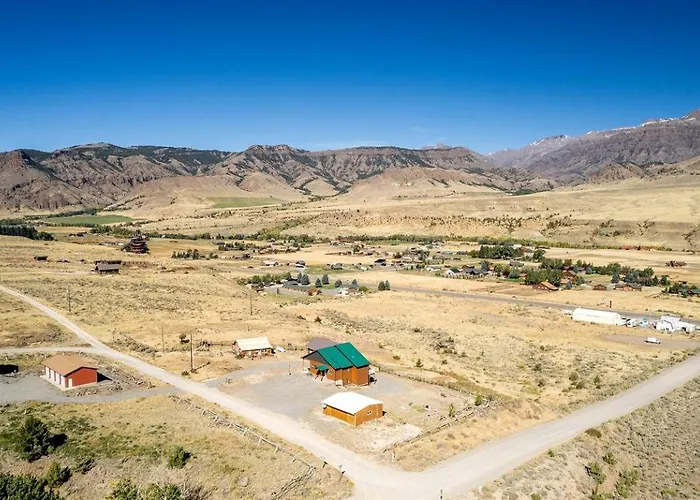 Dog-friendly With Panoramic Mountain Views In Wyoming
